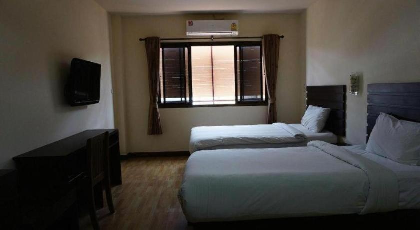 Ponburi Hotel Nan Exterior photo