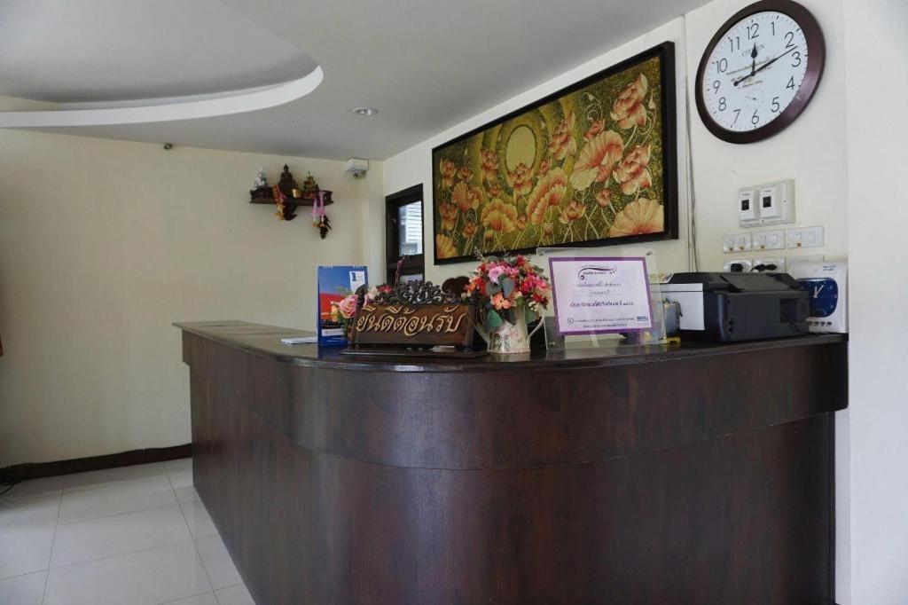 Ponburi Hotel Nan Exterior photo